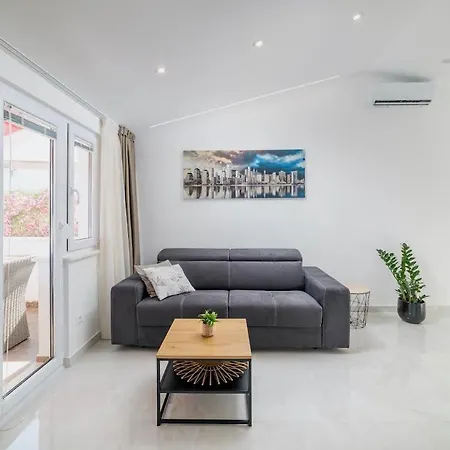 Sweet アパート トロギール